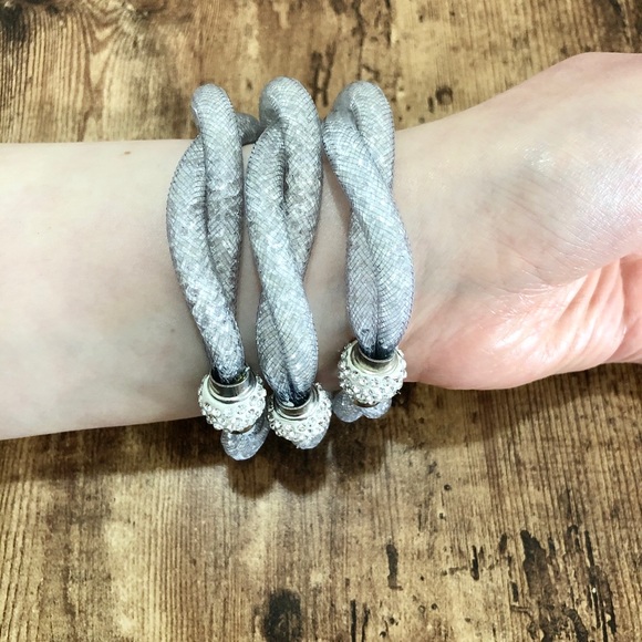 Crystal Filled Magnetic Clasp Mesh Bracelet- Gray - Picture 5 of 6